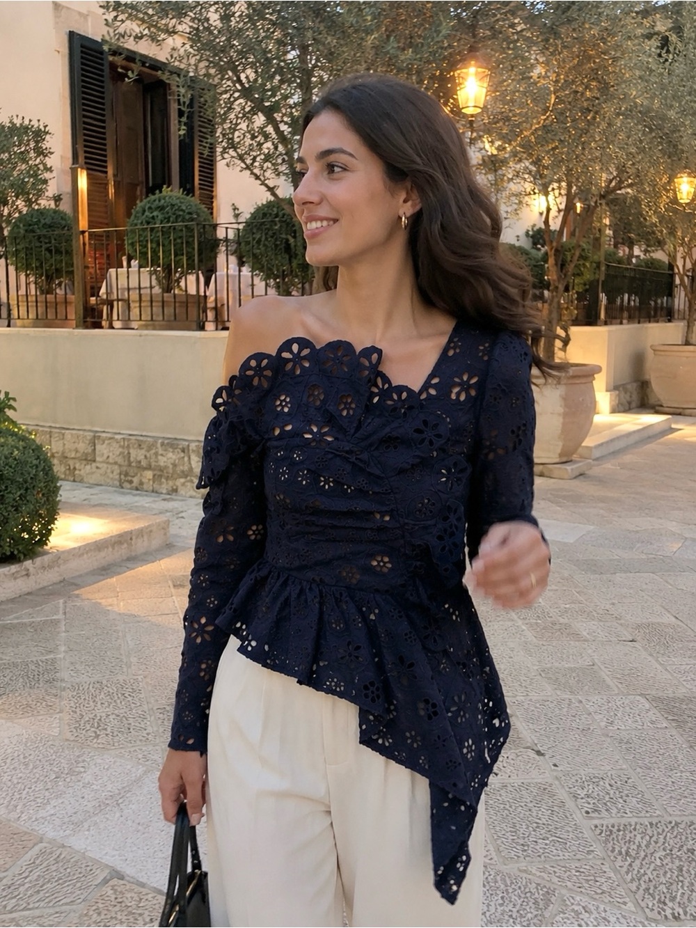 NWT Self-Portrait Navy Asymmetric Floral Broderie Frill Top Size 2 MSRP $415